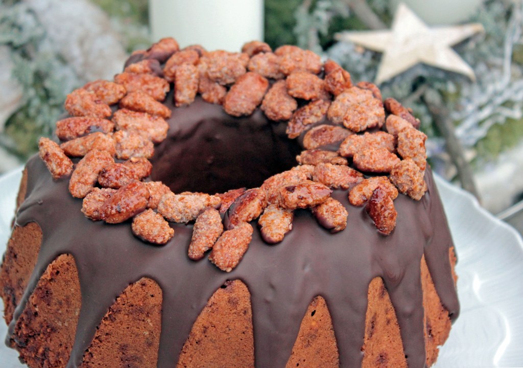 Gugelhupf mit gebrannten Mandeln - guuglhupf Gugelhupf mit gebrannten Mandeln - guuglhupf